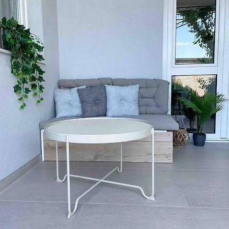 Cozy Overlooking Downtown *