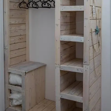 Cozy Overlooking Downtown アパート *