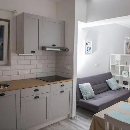 Апартаменты Cozy Overlooking Downtown Макарска