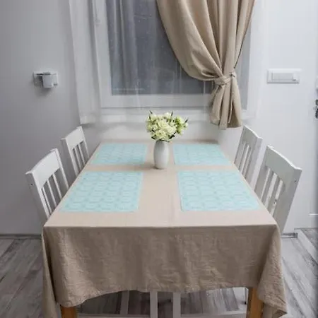 Cozy Overlooking Downtown Апартаменты *