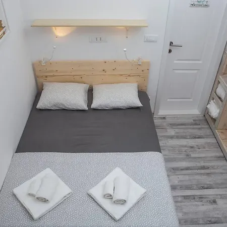 Апартаменты Cozy Overlooking Downtown *